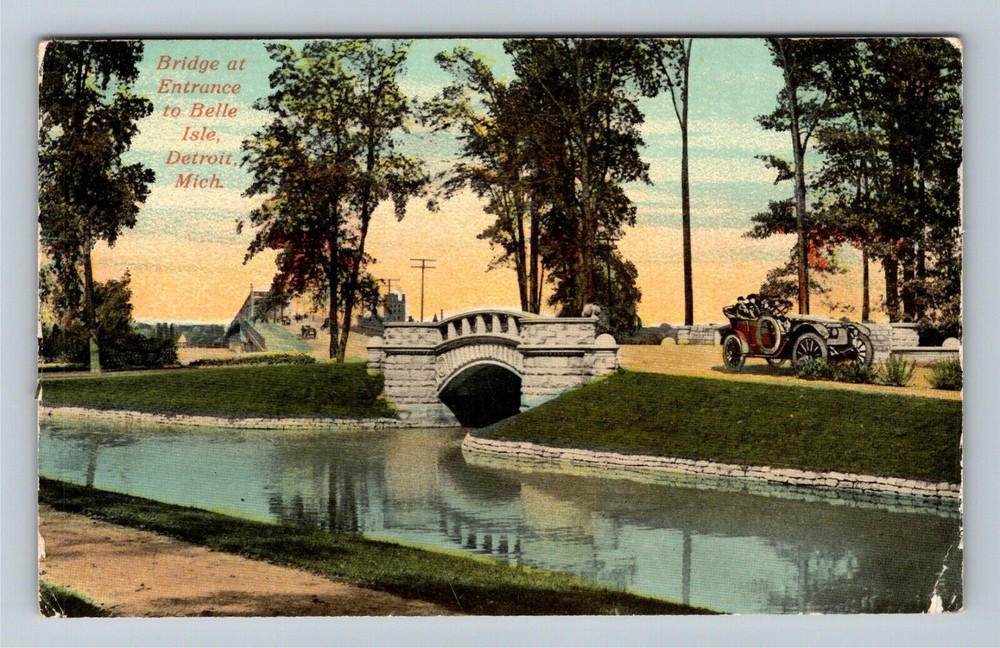 Detroit MI-Michigan, Belle Isle Entrance Bridge, Period Car Vintage Postcard