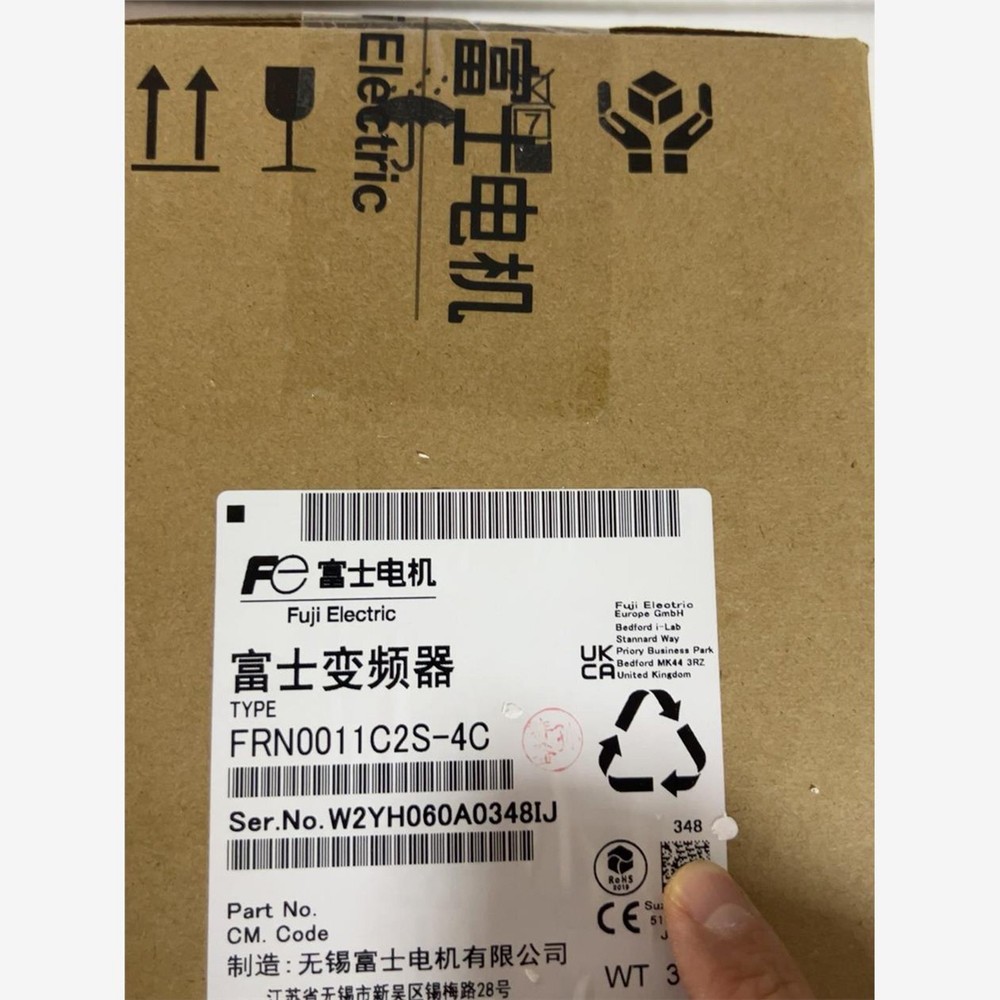 1PC NEW IN BOX   Inverter FRN0011C2S-4C 3.7KW 3P 380V 50/60HZ 10.5A #A6-4