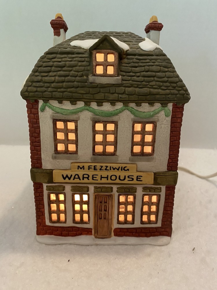 Dept 56 Dickens Village M. Fezziwig's Warehouse 1986 #6500-5 with Box and Light