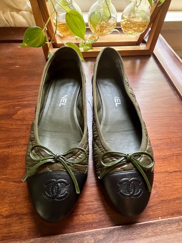 Chanel forest green quilted leather ballet flats size 38 US7-US7.5