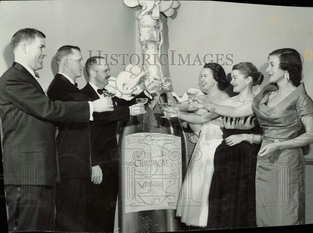 1956 Press Photo Members attend the Seattle Tennis Club's New Year's Eve party