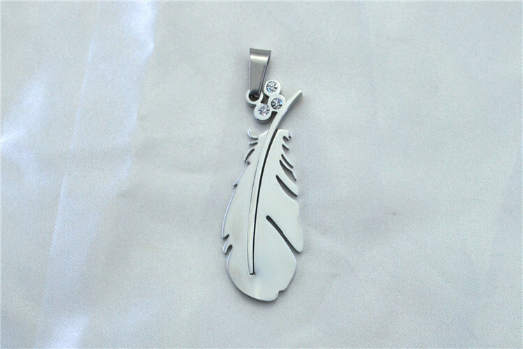 free shipping a packet of 24pcs Swan Feather Couple Titanium Steel Pendant