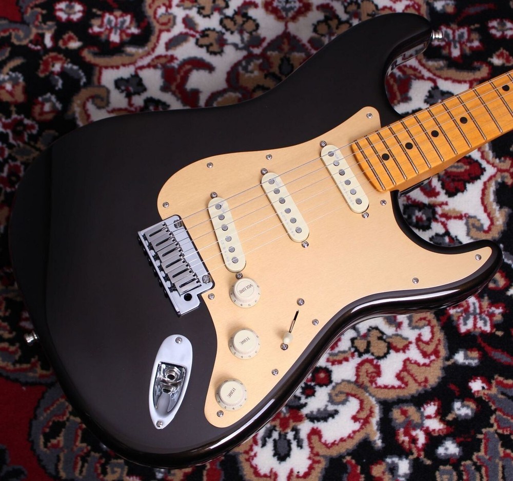 Fender American Ultra Stratocaster Maple Fingerboard Texas Tea electric guitar