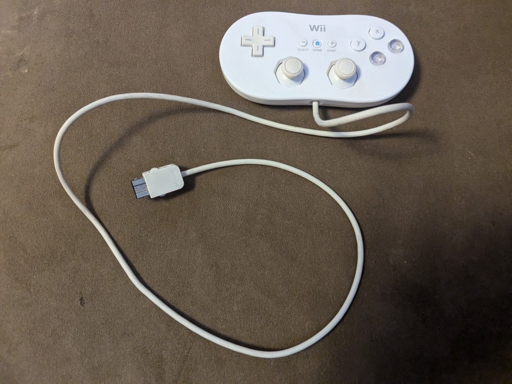 Official OEM Authentic Nintendo Wii Controller Classic White RVL-005 Works Good!