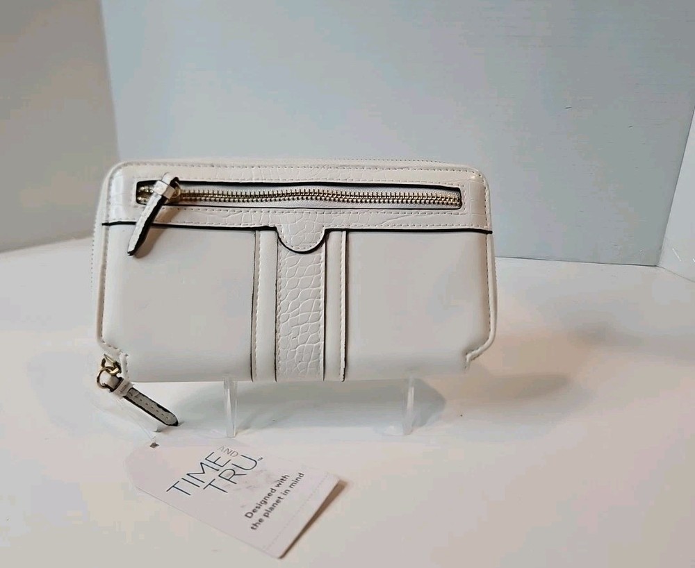 Time and Tru Small White Full Zip Wallet with Multiple Compartments