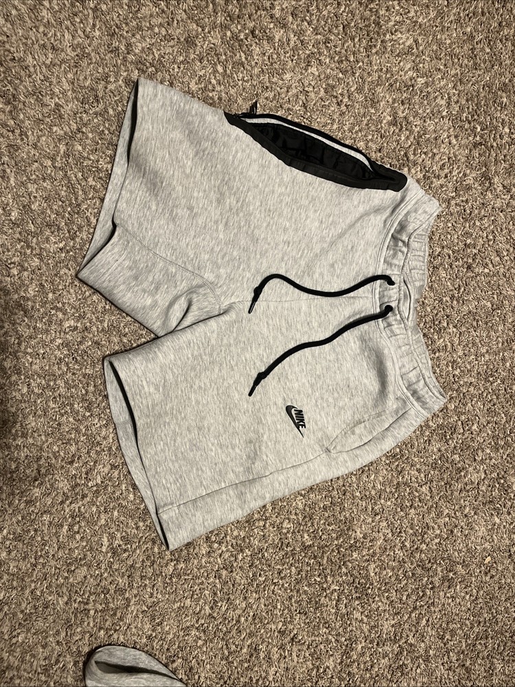 Nike Men's Sportswear NSW Tech Fleece Shorts Grey FB8171-063 MSRP $90 Small