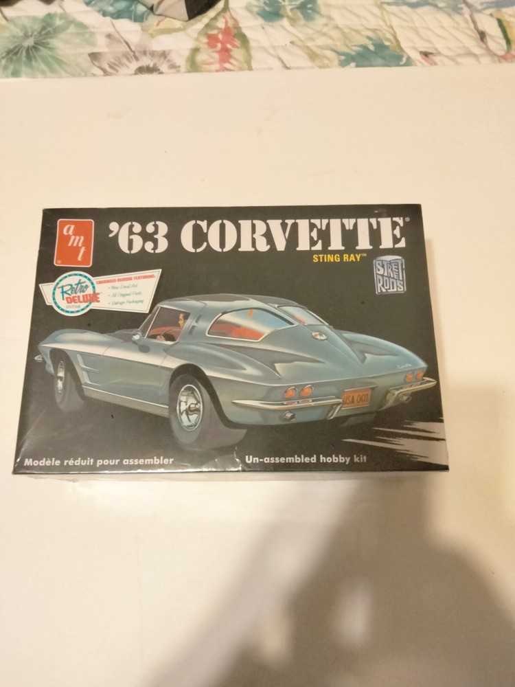 AMT '63 Split Window Corvette Sting Ray 1:25 Model Kit #861 - FACTORY SEALED