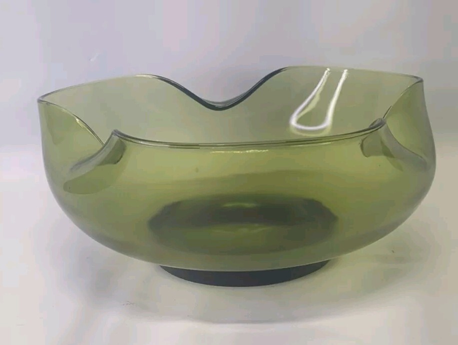Vintage Anchor Hocking Avocado Green Glass Chip Scalloped Bowl