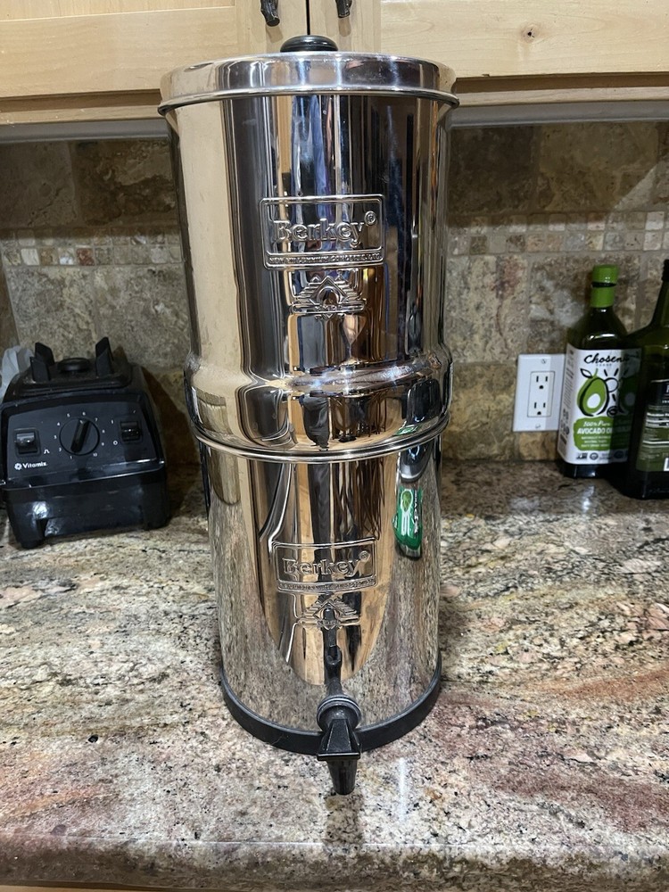Travel Berkey 1.5 Gallon Gravity-Fed Water Filter With 2 Filters Lightly Used