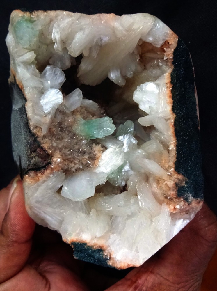 GREEN APOPHYLLITE CRYSTALS W/ STILBITE IN PINK HEULANDITE GEODE MINERAL