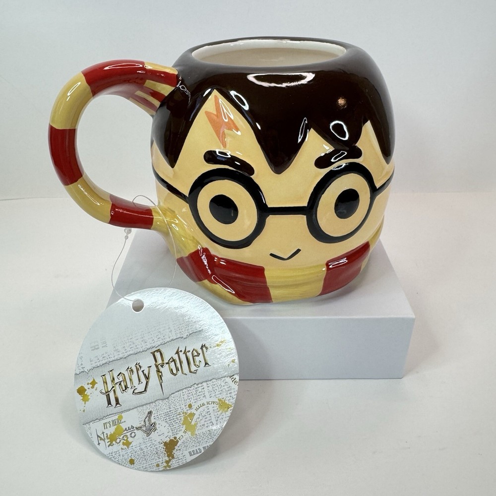 Harry Potter 24 oz Chibi Mug with Gryffindor Scarf Design