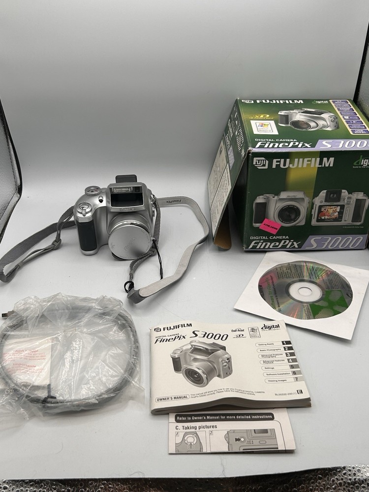 Fujifilm FinePix S Series S3000 3.2MP 6x Zoom Digital Camera Tested Working