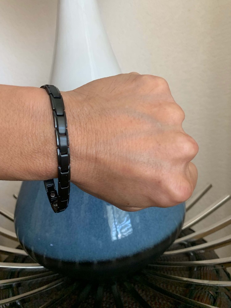 Gorgeous Thin Magnetic Bracelet Women Men Balance Energy Power Christmas Gift