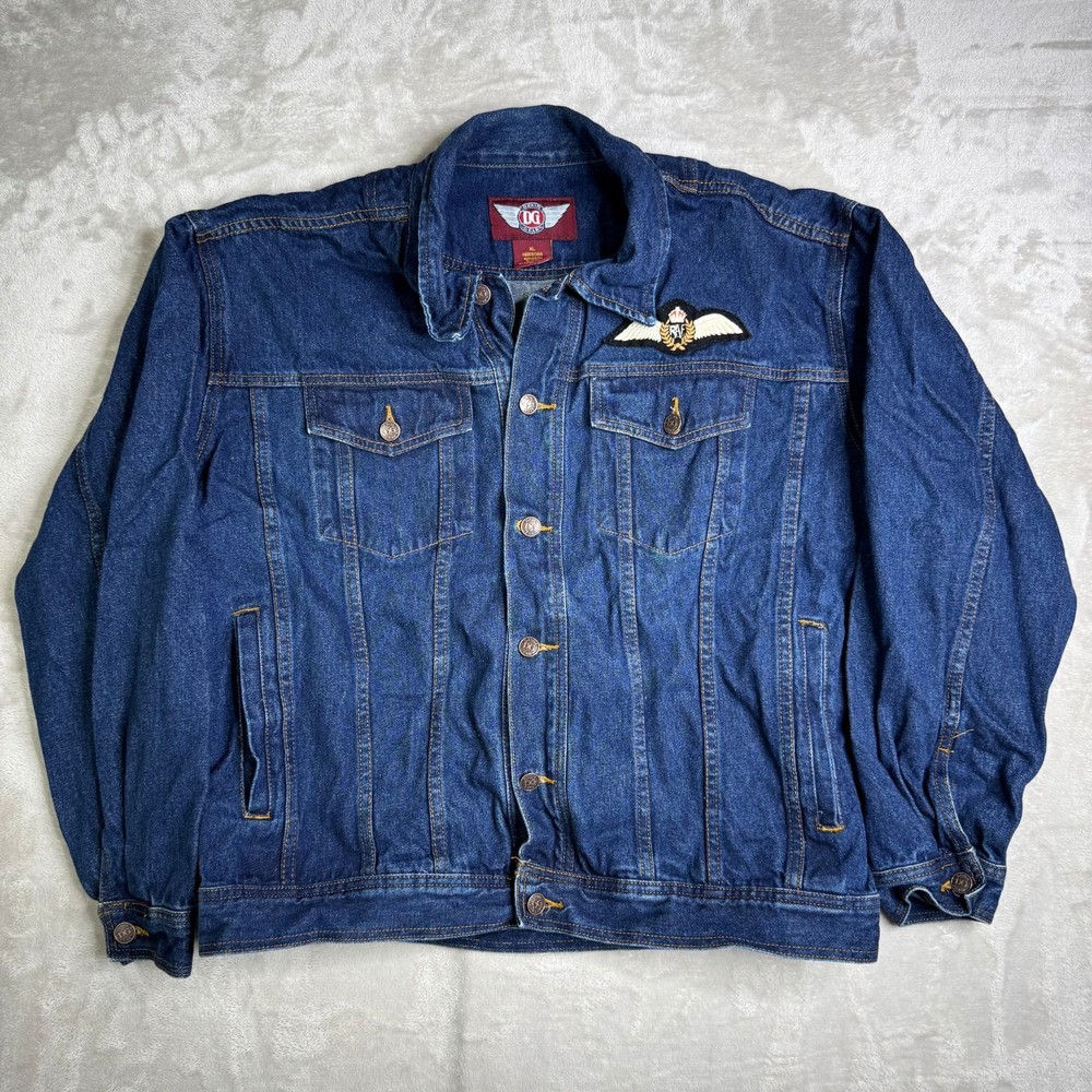 Denim Gear Trucker Jacket Adult XL Blue Button Denim Long Sleeve Dark wash Patch