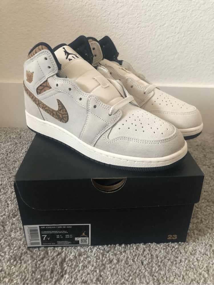 Jordan 1 Mid SE GS size 7Y