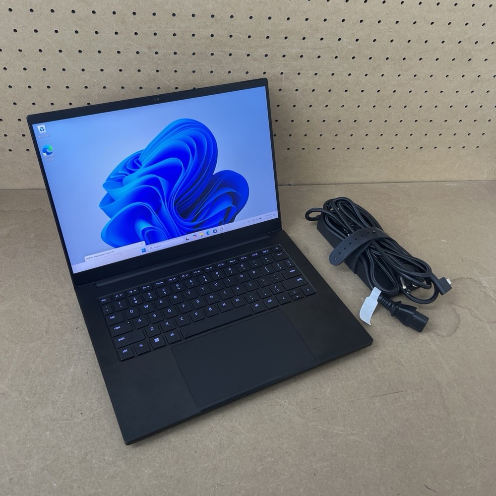 Razer Blade 14 2023 Ryzen 9 7940HS 32GB RAM 1TB SSD 4070 Mobile *GRADE A*