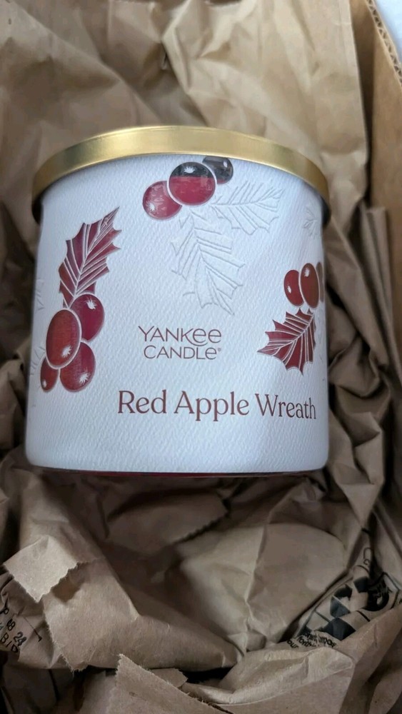 Yankee Candle Red Apple Wreath Scented Candle 14.5 oz