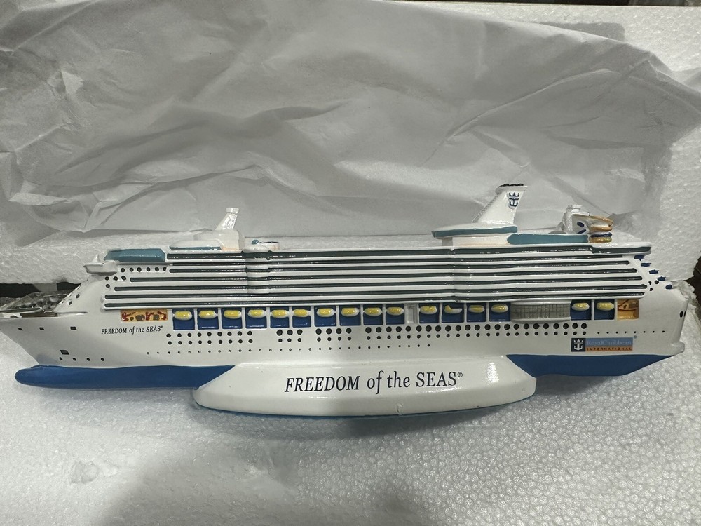 Brand New in Box Royal Caribbean Freedom of the Seas Model Cruise Ship
