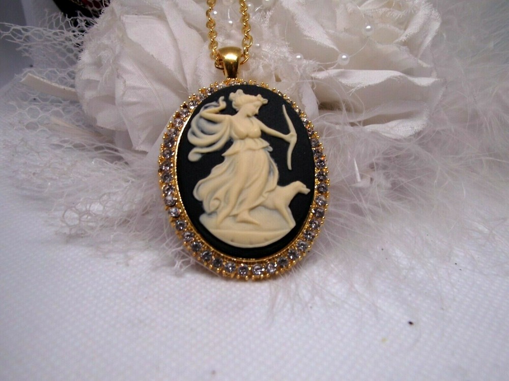 VALENTINES DAY GIFT CAMEO HUNTRESS ARTEMIS GODDESS NECKLACE WEDDING BRIDAL gold-image