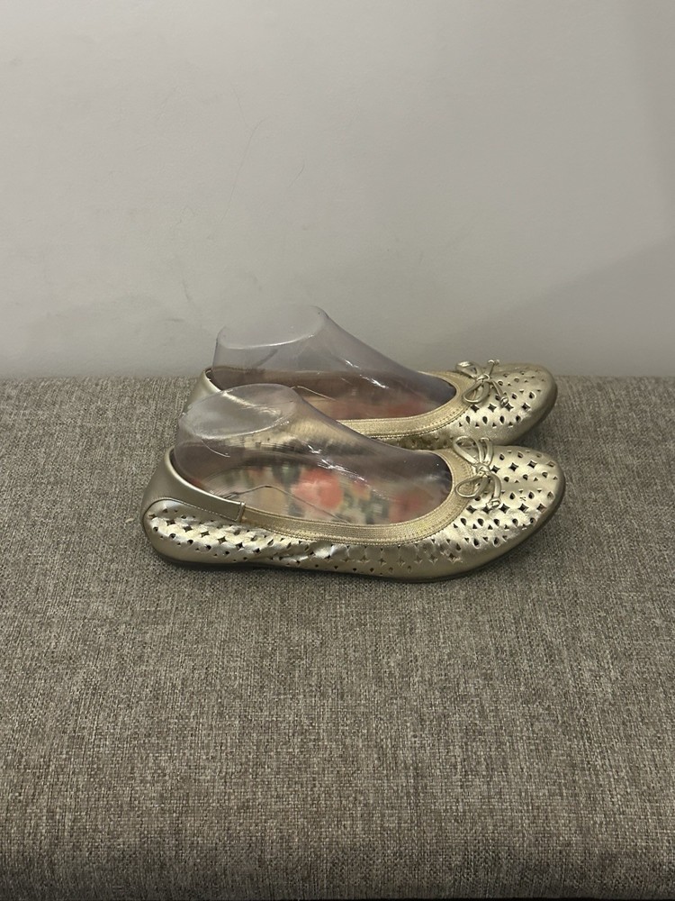 Vionic Gold Leather Perf Flats Size 8.5