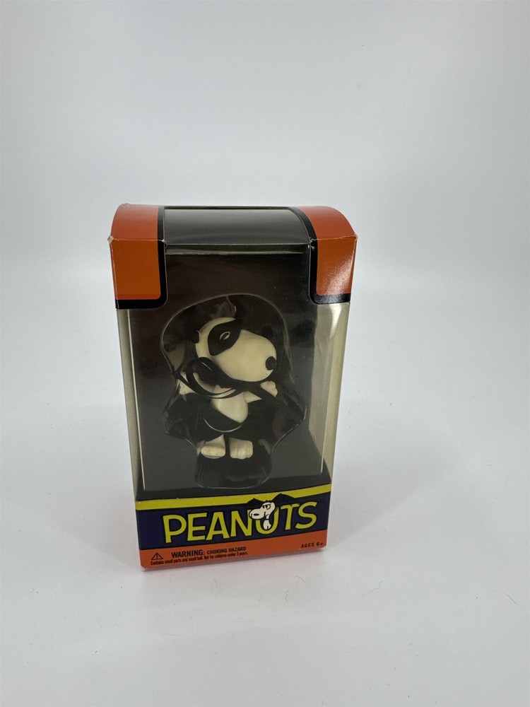 Peanuts Halloween Snoopy As The Masked Marvel Figure 2.5