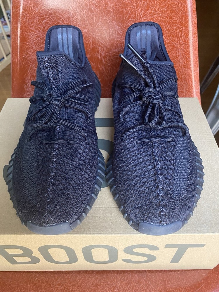 Yeezy Boost 350 V2 Low Onyx - Size 9