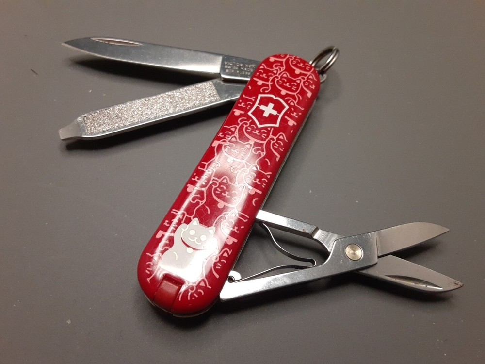 Victorinox Classic SD Limited Edition Lucy Cat Swiss Army Pocket Knife r1