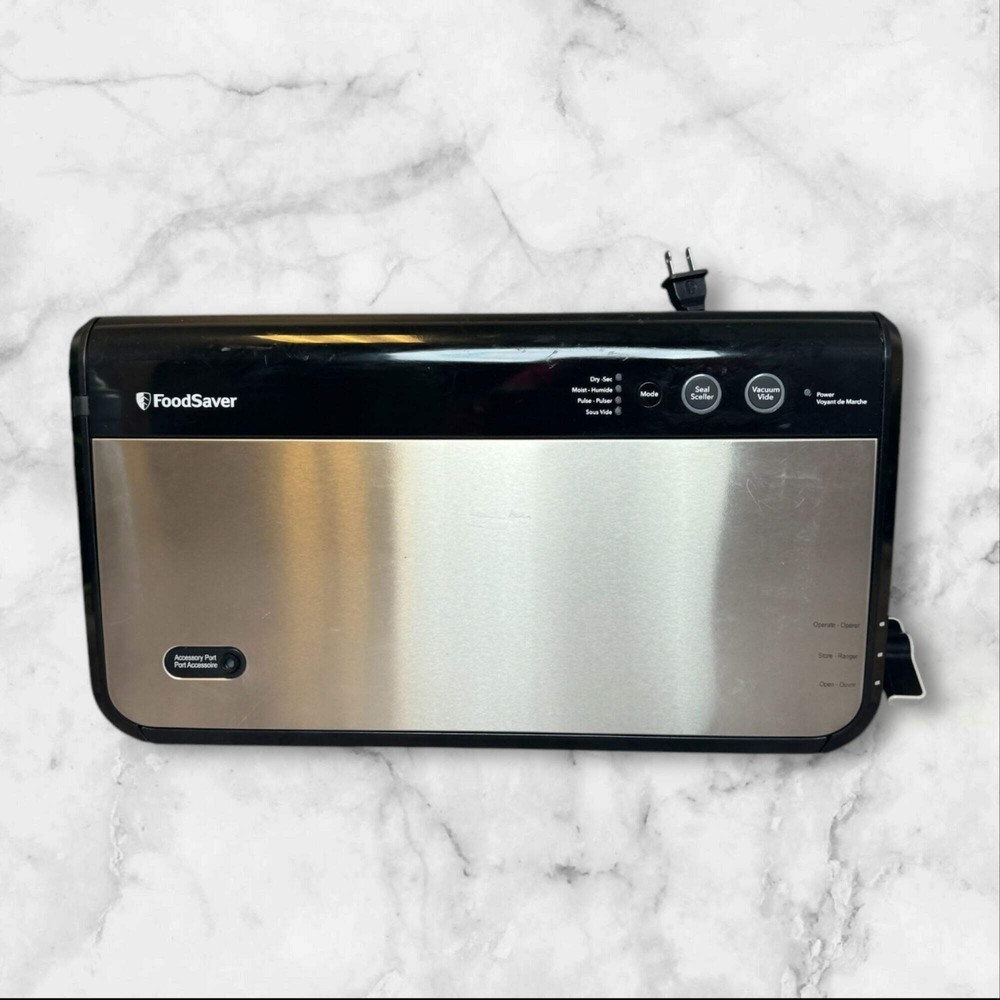FoodSaver FM2900 Vacuum Sealer Machine - Good Condition with Minor Scratches