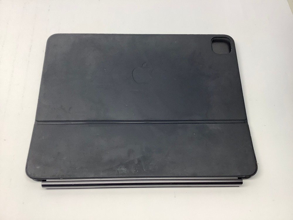 * Apple Magic Keyboard for iPad Pro 13'' Black A2974 *
