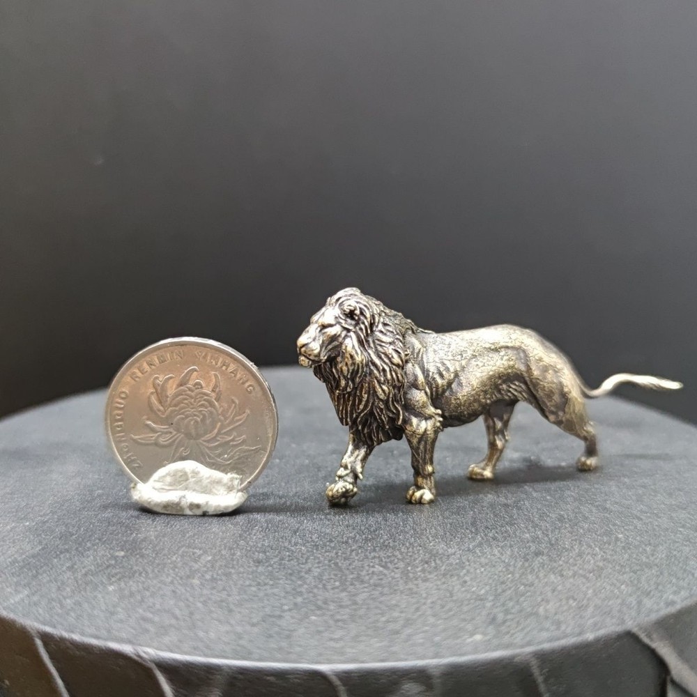 Lion small copper ornaments brass solid lion king tea pet keychain micro carving