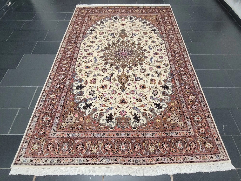 Tabriz carpet 305x205 cm cork wool with silk content fine knotting