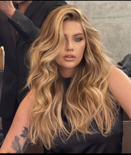 Blonde Ombre Highlight Wave 100% Human Hair 13x4 Lace Front Wigs 200 Denisty