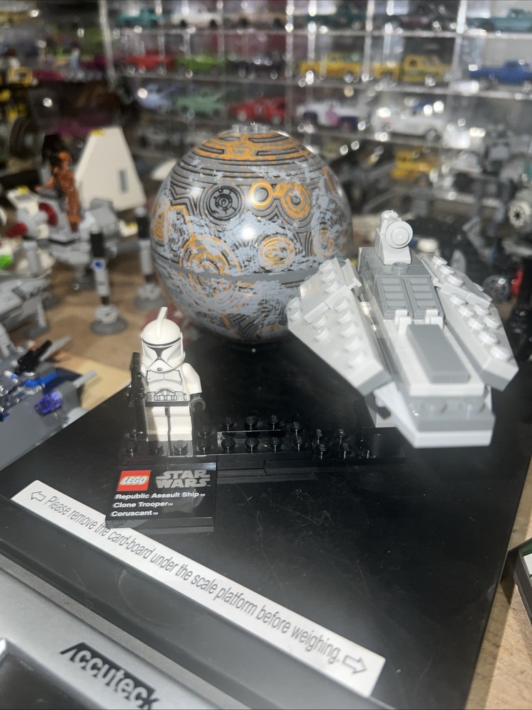 LEGO Star Wars Republic Assault Ship & Planet Coruscant 75007