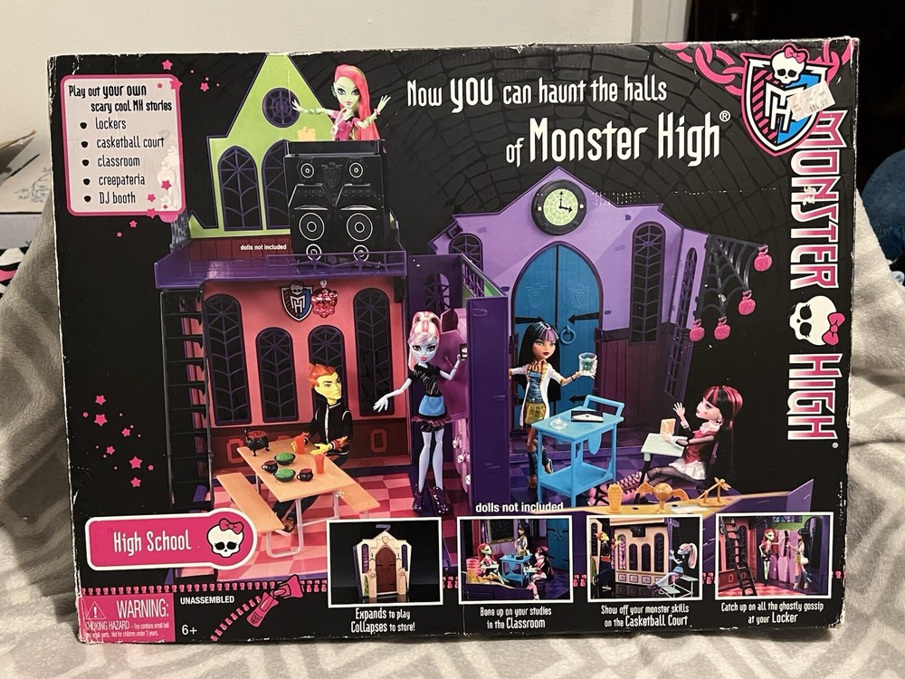 Monster High High School Play set 2012