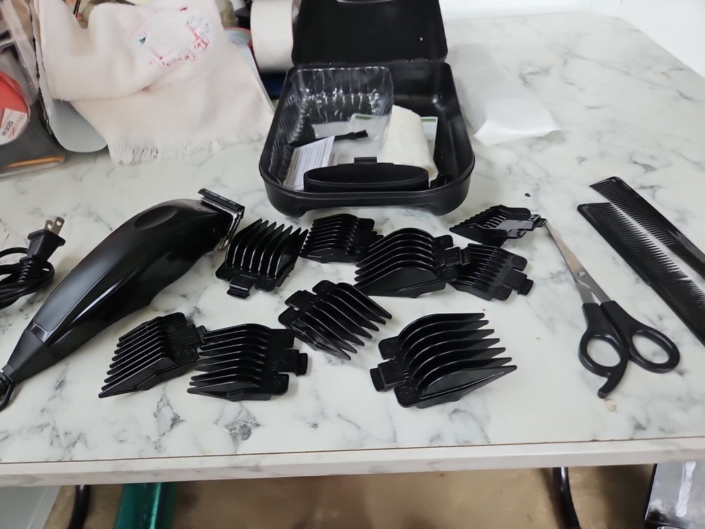 WAHL CMA Clipper Home Haircutting Corded . Includes 2 Combs Sizzers 1-8 And R L
