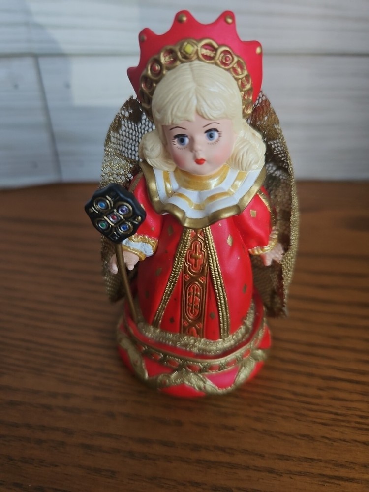 Hallmark Series Ornament Red Queen Alice in Wonderland Madame Alexander #4