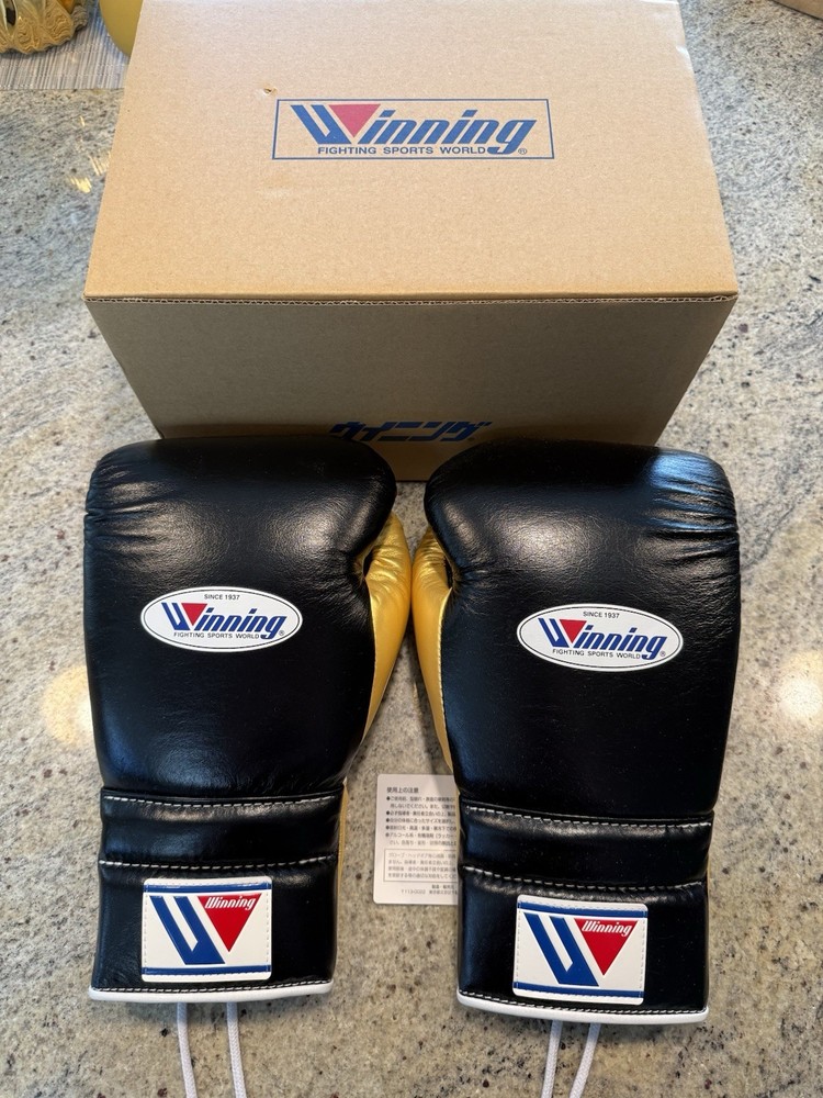 BRAND NEW  Winning CO-MS-600 Sparring Gloves 16 oz Black/Gold Lace-Up Boxing
