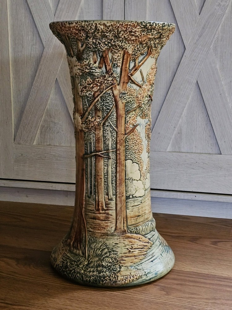 Weller Forest Woodcraft 17 Inch Tall Pedestal Stand in Very Good Condition