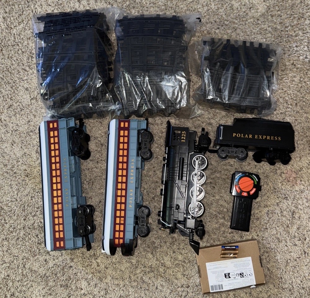 Lionel The Polar Express 85-Piece Black Train Set 711759  