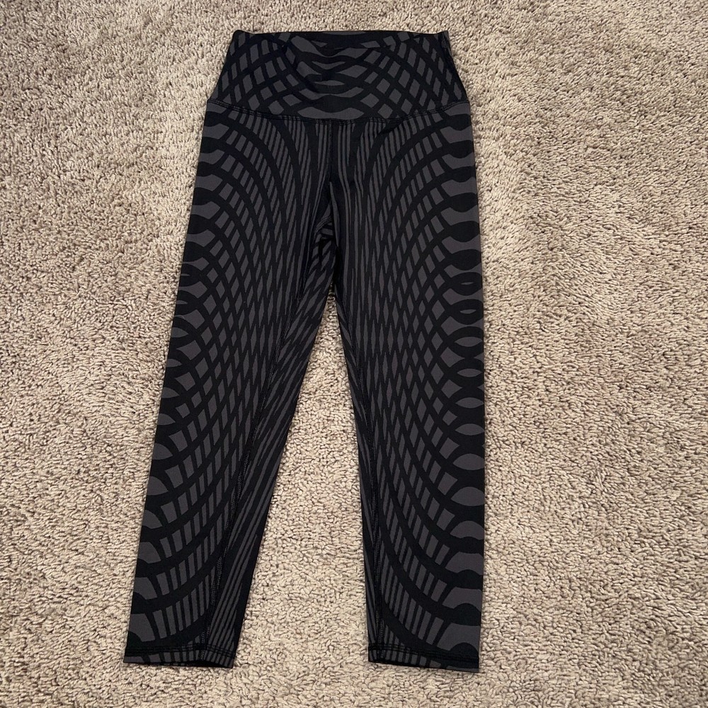 Alo Womens XS Black Gray Geometric Running Capri Leggings for Workout Active Lounge