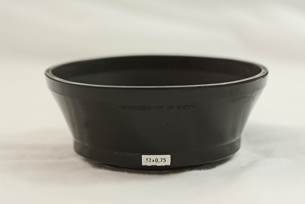 52MM SCREW-ON RUBBER CAMERA LENSHOOD (MADE IN GERMANY)