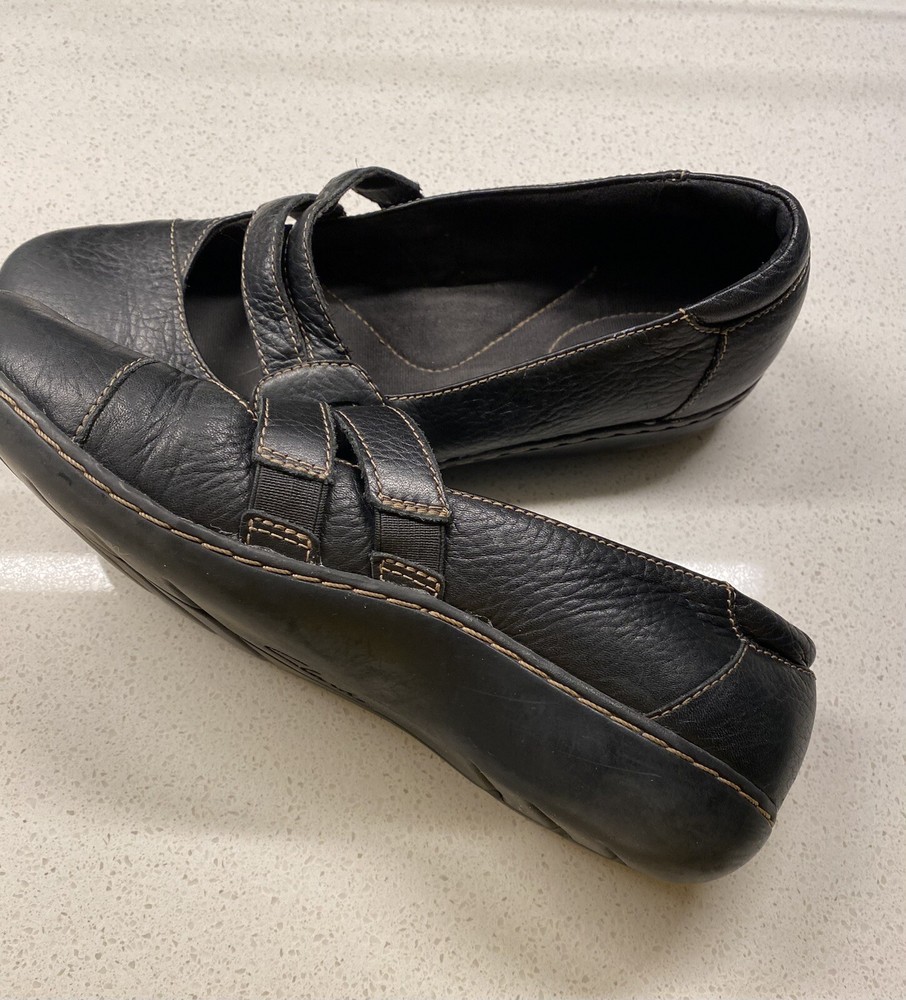 Womens 7.5 M Clark’s Leather Slip-On Mary Jane Shoes – Pre-Owned
