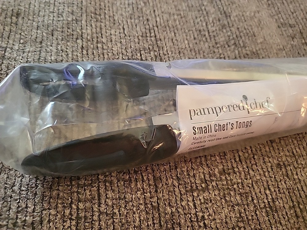 Pampered Chef Small Chef’s Tongs #2957 – New In Package With Insert