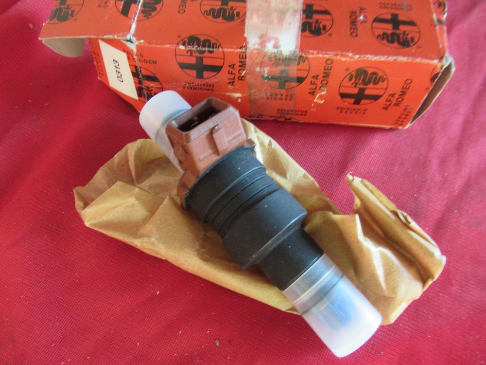 Genuine Alfa Romeo 33 + 145 / 146 1.4 iE Injector 60575901 NEW