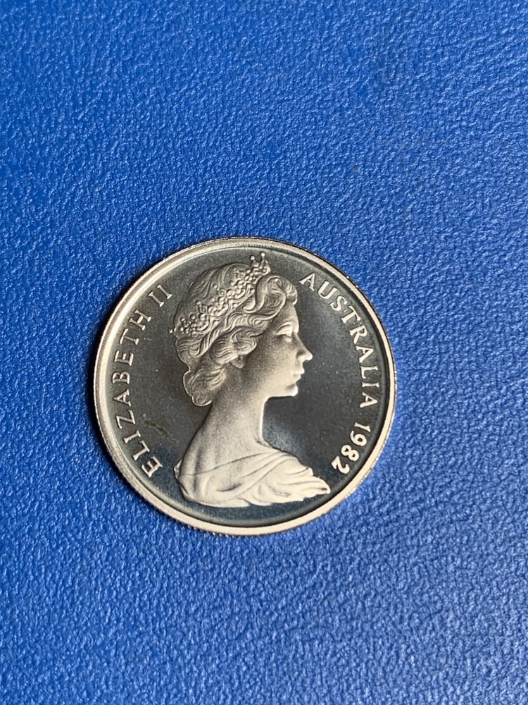 AUS. 1982 FIVE CENT PROOF COIN. REMOVED FROM SET -:- VERY NICE CLEAN CONDITION.