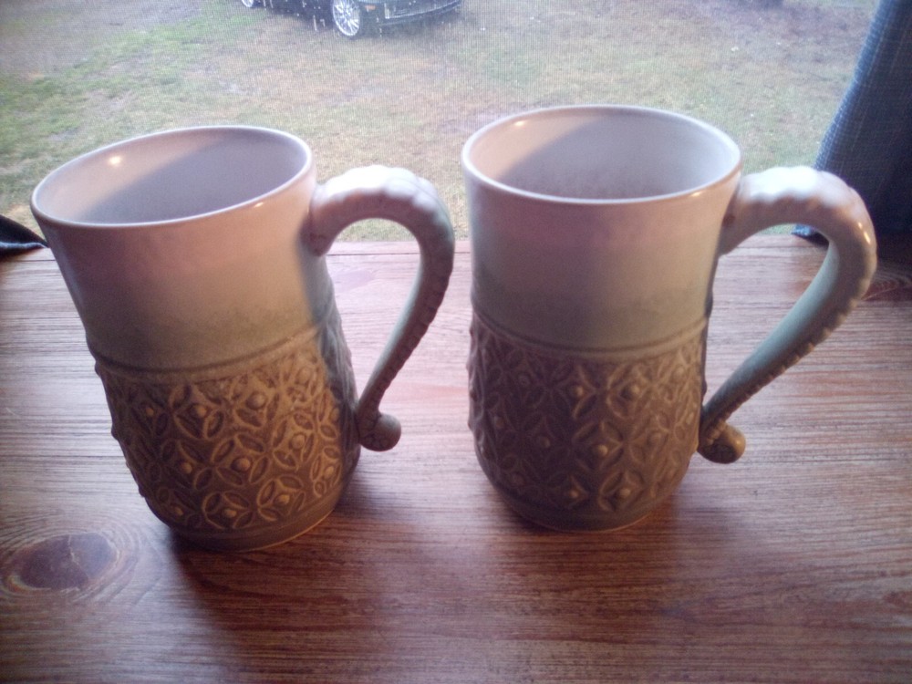 Boston Warehouse Large Handle Coffee  Mug Cups Hobnail Ivory Ecru 18oz Set