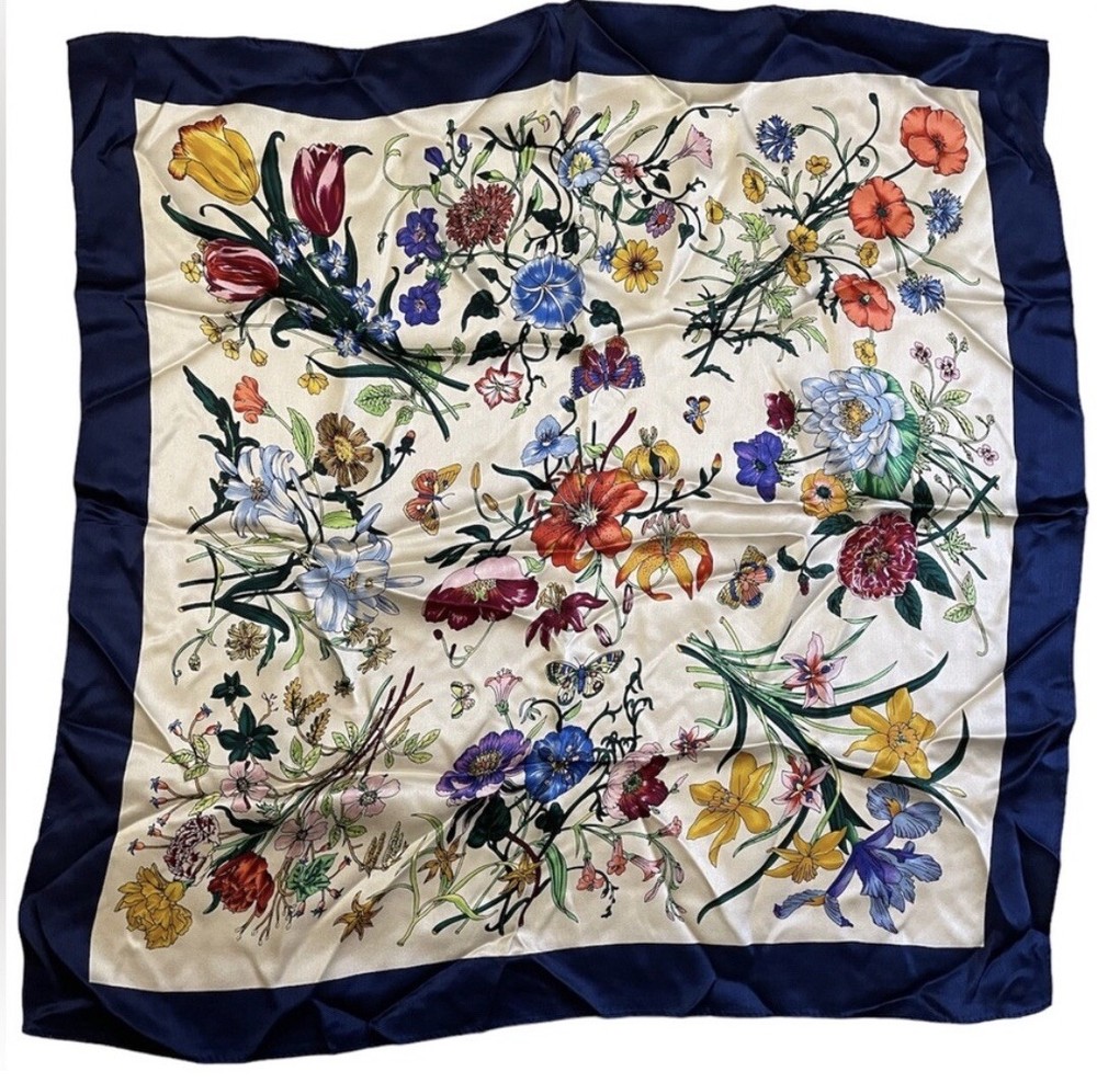 Exquisite Vibrant Floral Garden 100% Silk Neckerchief Scarf Made In France 20x20