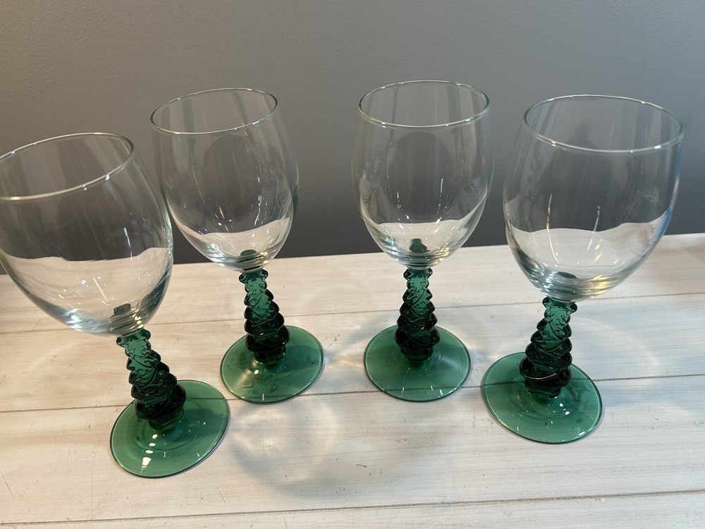 4 Libby Clear 12oz Wine Glasses with Festive Green Christmas Tree Stems