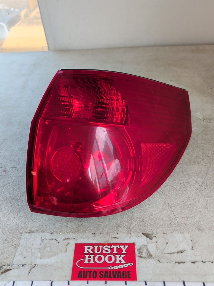 2007 Toyota Sienna Passenger Side Tail Light
