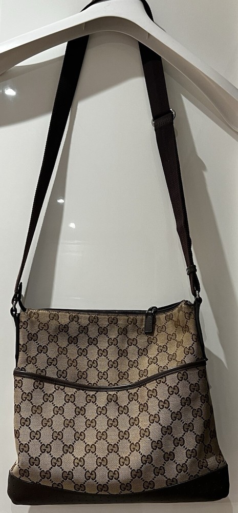 Gucci Italy Cross Body Bag Purse GG Canvas Leather Authentic